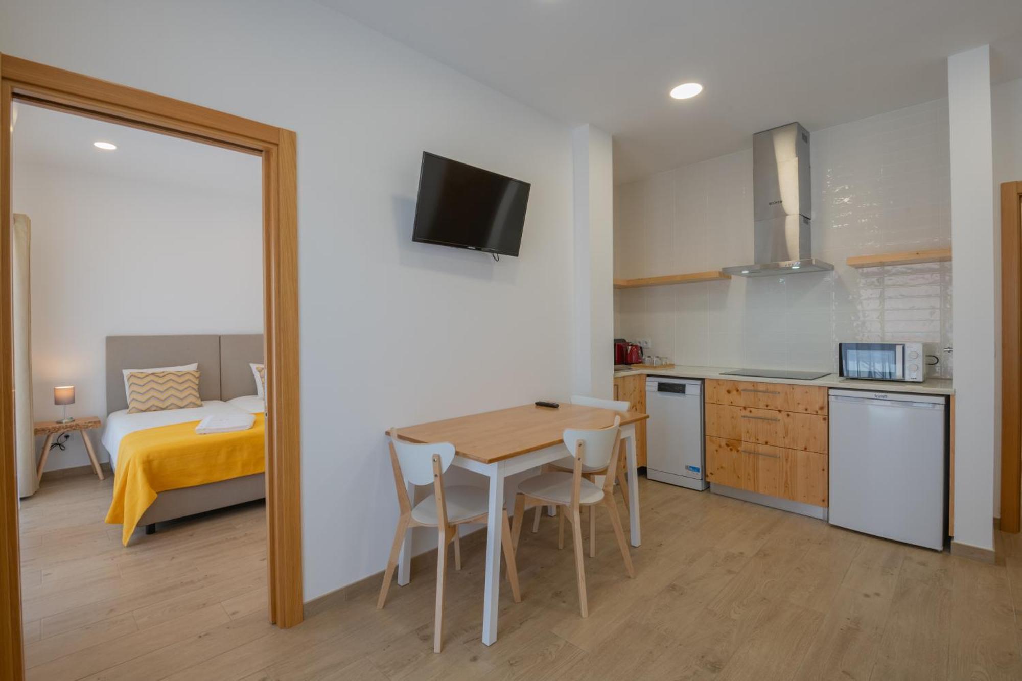 Villa Harbour Rooms & Apartments Вила-Нова-де-Мильфонт Экстерьер фото