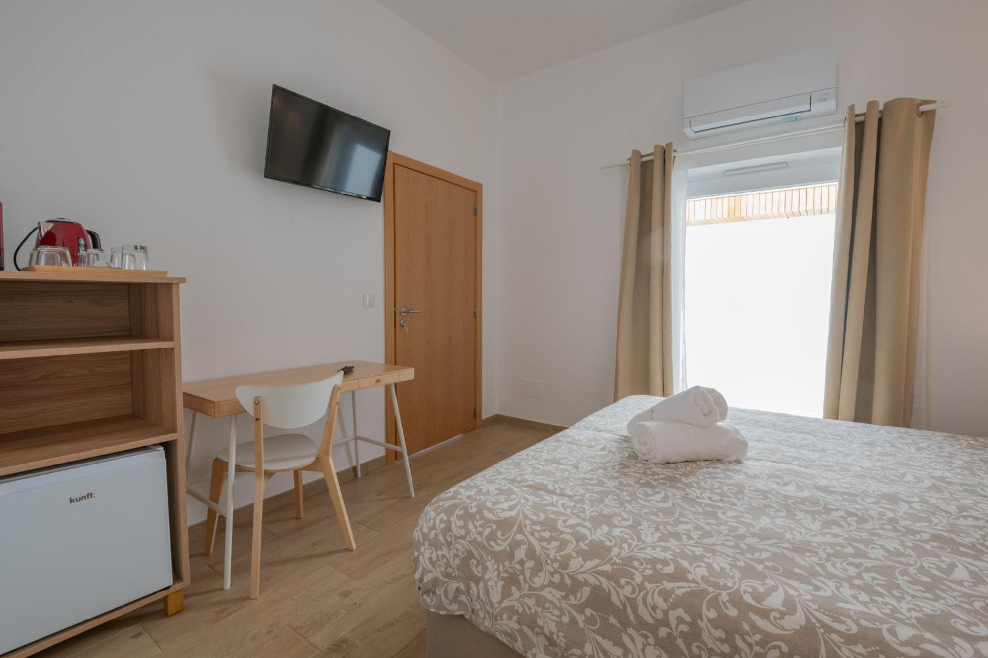 Villa Harbour Rooms & Apartments Вила-Нова-де-Мильфонт Экстерьер фото