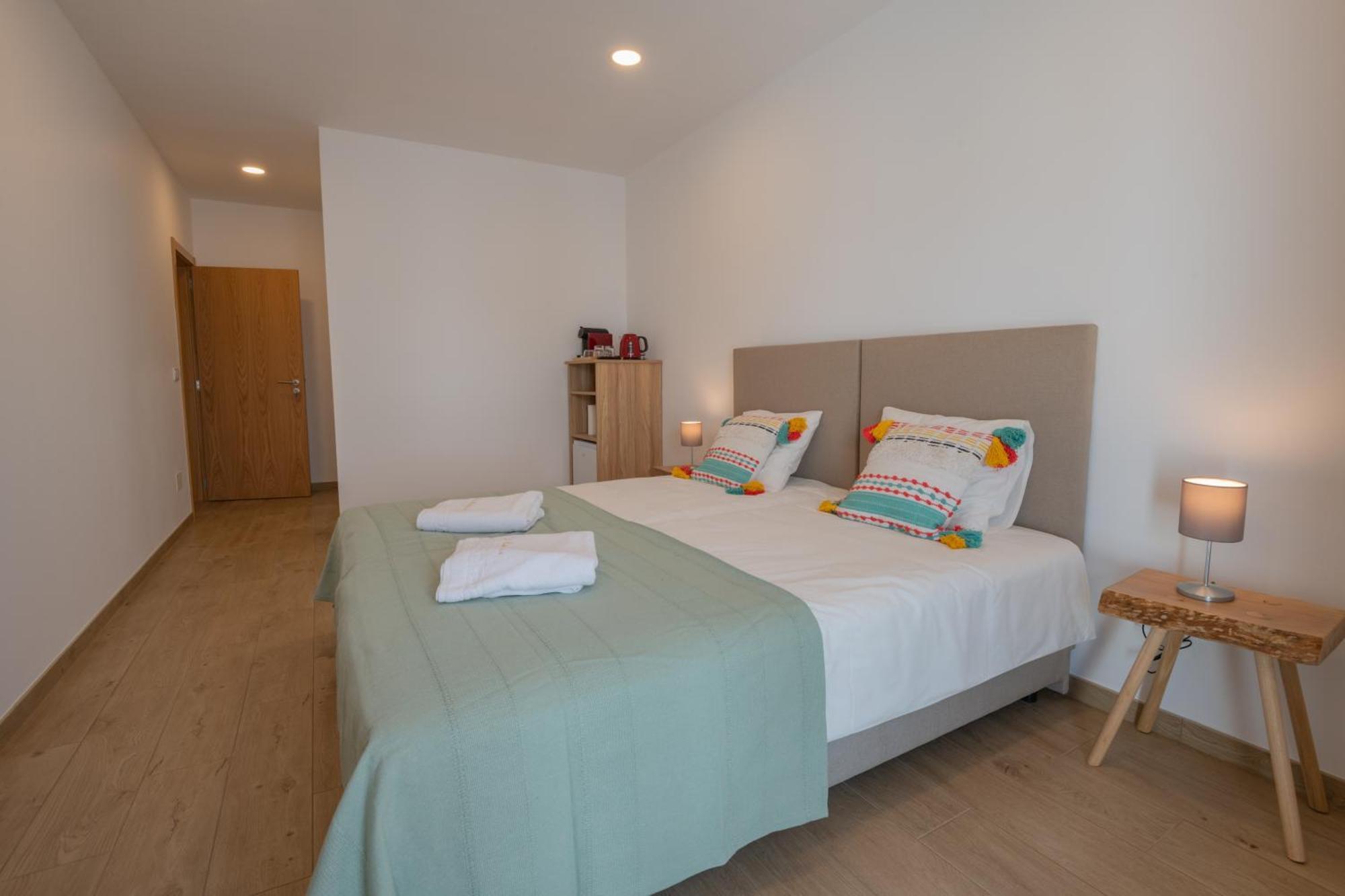 Villa Harbour Rooms & Apartments Вила-Нова-де-Мильфонт Экстерьер фото
