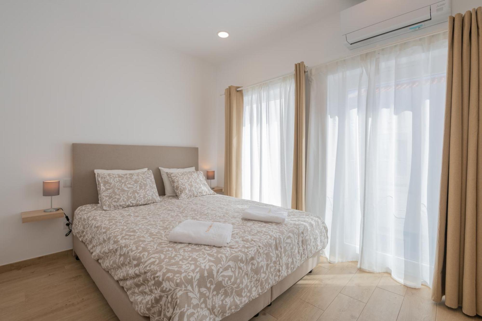 Villa Harbour Rooms & Apartments Вила-Нова-де-Мильфонт Экстерьер фото